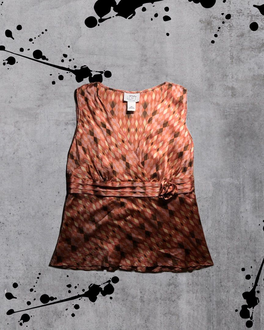 Y2K Retro 2000s Style Sleeveless Top (Category: Sleeveless) located in Calamba. Submitted by kiyanc3 (Listing ID 1470985618, Image 1). Description: No Issue - Size XS to Small - Silk - Zipper on The Side.