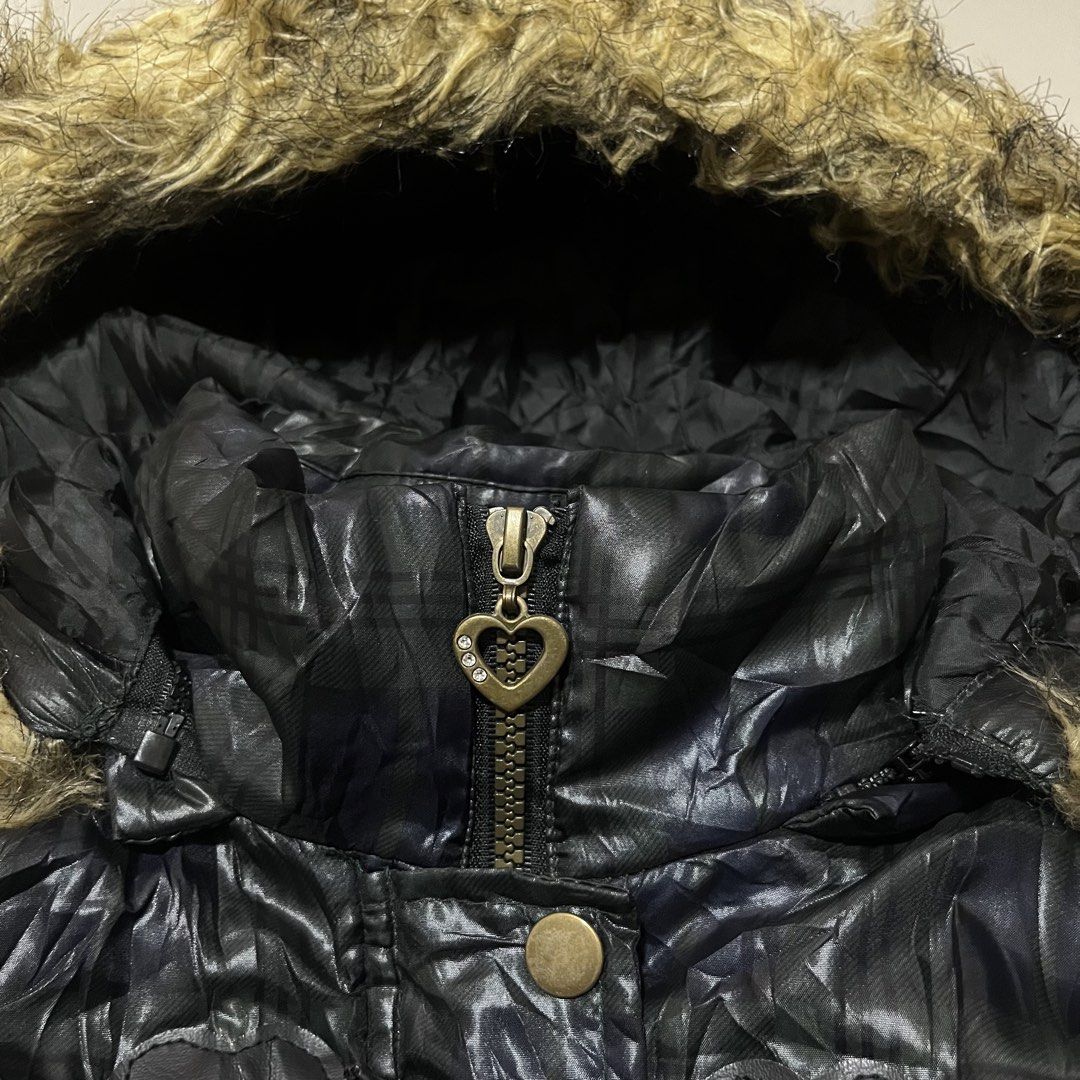 Y2K RICH MIX FUR PUFFER JACKET (Category: Coats, Jackets and Outerwear) located in Manila. Submitted by balanse (Listing ID 1471056771, Image 3). Description: REMOVABLE HOOD WITH ZIP SIZE: SMALL ON DIMES. DIMES: 18W X 23L EXCELLENT CONDITION. 9.9 HONEST COLOR RATE. NONE ANY ISSUE.
