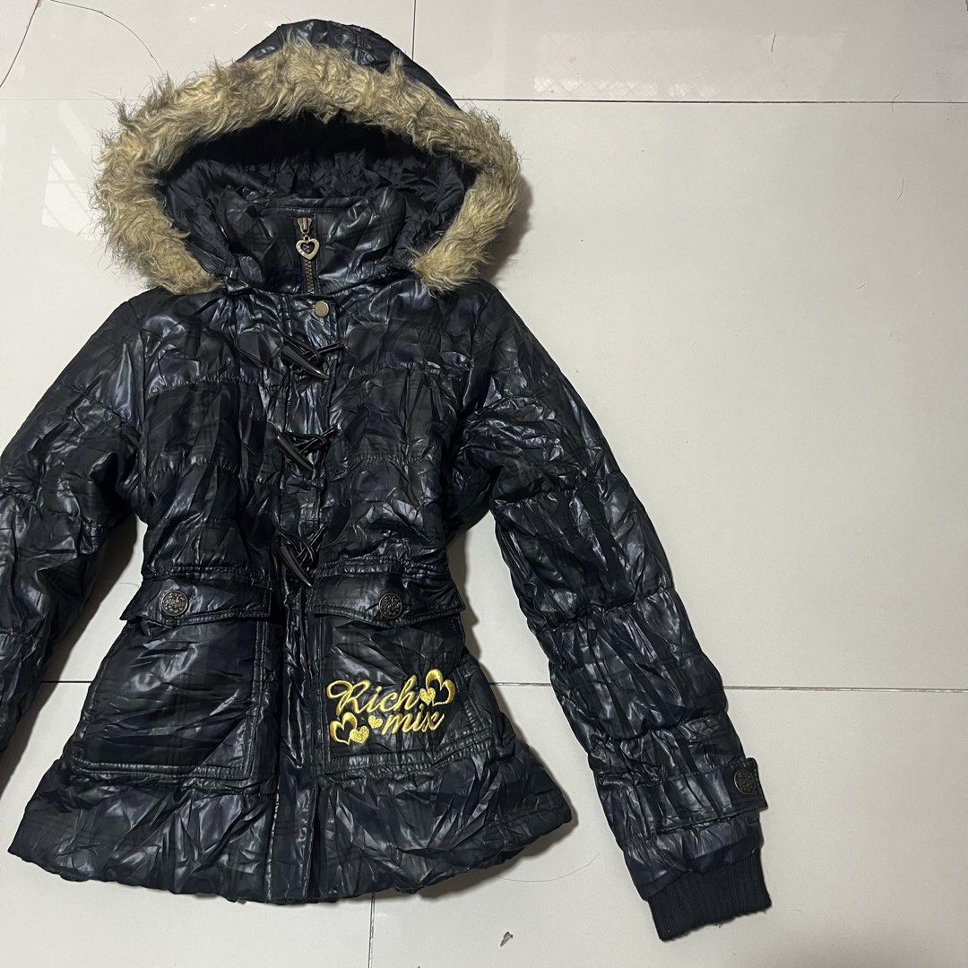 Y2K RICH MIX FUR PUFFER JACKET (Category: Coats, Jackets and Outerwear) located in Manila. Submitted by balanse (Listing ID 1471056771, Image 2). Description: REMOVABLE HOOD WITH ZIP SIZE: SMALL ON DIMES. DIMES: 18W X 23L EXCELLENT CONDITION. 9.9 HONEST COLOR RATE. NONE ANY ISSUE.