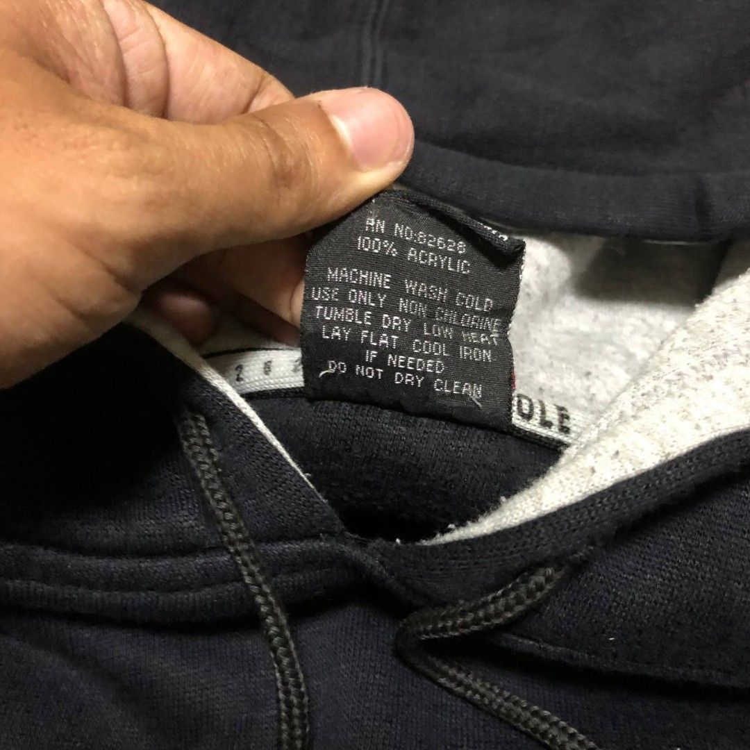 Y2k Southpole Hoodie (Category: Activewear) located in Camiling. Submitted by thriftscape2024 (Listing ID 1470981964, Image 3). Description: Excellent Condition Color rate: 9/10 Issue: ❌❌❌ Dimes: W30xL30.