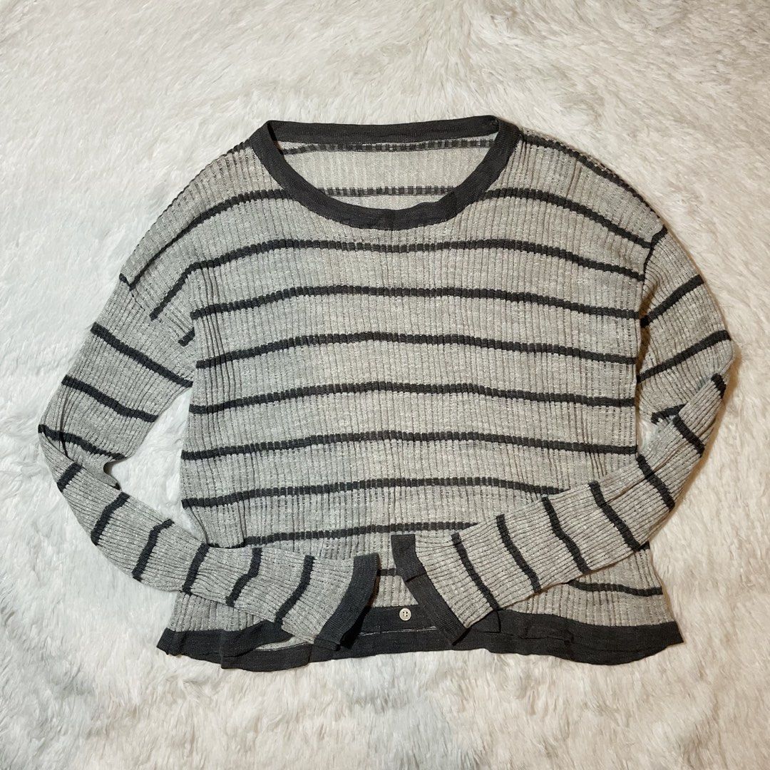 Y2k stripes long sleeves (Category: Longsleeves) located in Tuguegarao City. Submitted by rewear_files (Listing ID 1471099231, Image 1). Description: Price: ₱130 Size: s-m 📍 Location: Tuguegarao City, Cagayan MOP: Maya (pay first) MOD: J&T Express or personal pickup around Tuguegarao City. Message me if interested! No reservations, please. First to pay, first to get..