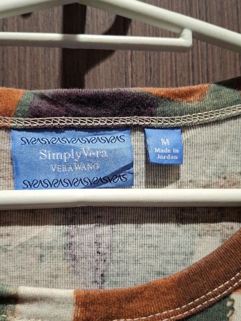 Y2K Vera Wang Abstract Paint Brush Strokes Top (Guaranteed Authentic) (Category: Blouses) located in Pasig City. Submitted by coveted.mnl (Listing ID 1471019743, Image 3). Description: Guaranteed Authentic📌 In Pristine Condition🤍 Best fit to: Small - Medium Width : 16 Length : 26 (MEASURED BY INCHES) 9.5/10 overall condition No issues or flaws in fabric • P400 Slightly negotiable • Pasig City meet up • Open for COD Via Lalamove or Grab • J&T co