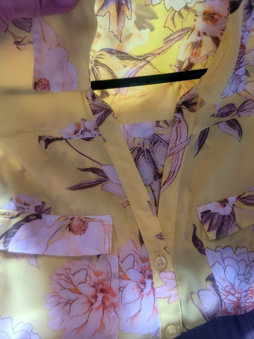 Yellow Floral Sleeveless (Category: Blouses) located in Los Banos. Submitted by lopecruz (Listing ID 1470962059, Image 3). Description: 21"armpit laid flat 25"length condition: like new, no flaws M-L.