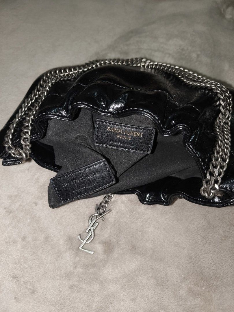Yves saint Laurent Pac pac Ruched Hobo Leather (Category: Luxury Bags & Wallets) located in Manila. Submitted by _vann (Listing ID 1471095017, Image 3). Description: - Brand: Yves saint Laurent - Material: Black crinkled patent leather - Origin: Made in Italy - Condition: Excellent -Price still nego.