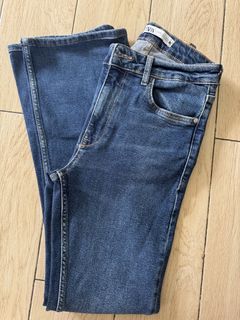 (Category: ) located in . Submitted by thevclosetph (Listing ID 1470932197, Image 1). Description: .