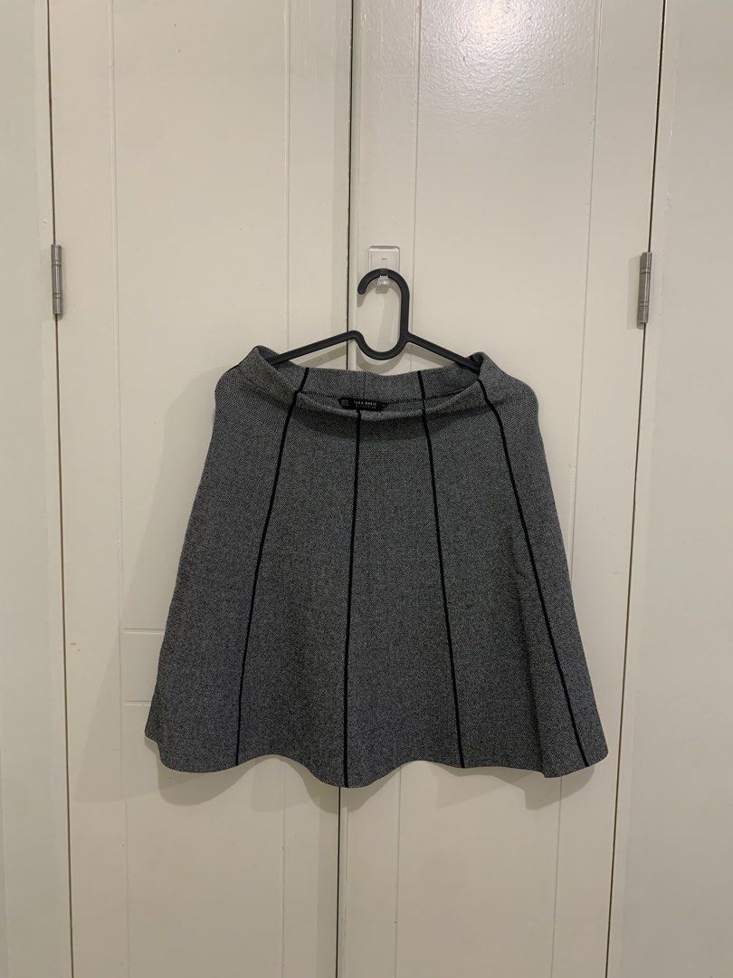 Zara Basic Collection Black and White Patterned Skirt Size S (Category: Skirts) located in Pasig City. Submitted by lovedbyri (Listing ID 1470961467, Image 1). Description: - Brand: Zara Basic Collection - Size: S - Design: Black and white pattern with stylish black piping along panel seams - Fabric: Thick textured knit, ideal for cooler weather - Fit: Structured A-line flared shape - Condition: Clean interior lining with original brand tag intac