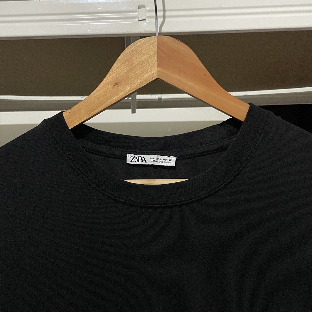 Zara Black Basic T-shirt Size L 20 x 28 (Category: Tshirts & Polo Shirts ) located in Porac. Submitted by good.thriftsph (Listing ID 1471094623, Image 2). Description: - Brand: Zara - Color: Plain Black - Size: Large (Relaxed fit) - Design: Classic crewneck, short sleeves - Condition: Good overall, worn a couple of times - Style: Versatile everyday basic that goes with anything.