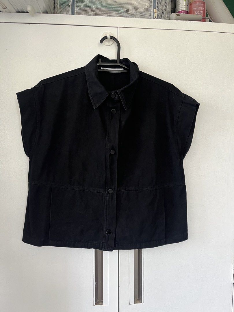 Zara Black Denim Top (Category: Sleeveless) located in Cebu City. Submitted by stylebyregi (Listing ID 1470970422, Image 1). Description: No issues, normal signs of usag Real denim feel True to size, not oversized Not cropped Bought in orange app.