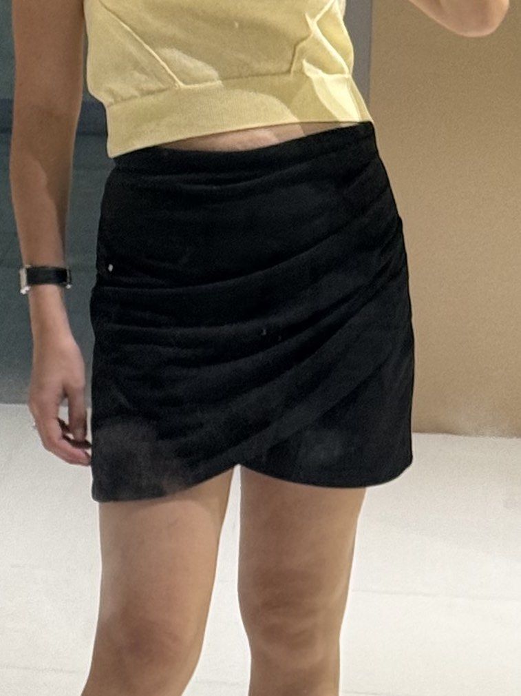 Zara Black Mini Skirt (Category: Skirts) located in Las Pinas. Submitted by shopnshopperph (Listing ID 1471062988, Image 1). Description: .