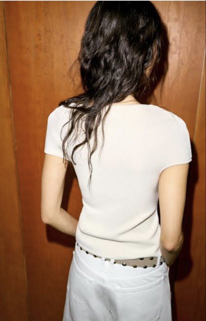Zara Boat Neck Knit Top (Category: Blouses) located in Davao. Submitted by krau_ (Listing ID 1470992980, Image 2). Description: Used only once! Got this at 1,995!! Made of thick knitted material. Really posh and dressy! XS on tag.