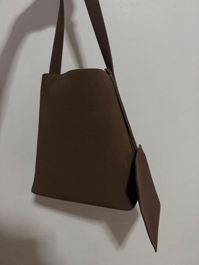 Zara Brown Shoulder Bag with Pouch (Category: Shoulder Bags) located in Las Pinas. Submitted by shopnshopperph (Listing ID 1471062559, Image 1). Description: - Brand: Zara - Style: Daily tote shoulder bag - Color: Versatile dark brown - Interior: Clean lining with a handy lobster clasp strap - Includes: Matching small zippered pouch hanging on the side - Condition: Tags attached with size and care instructions.