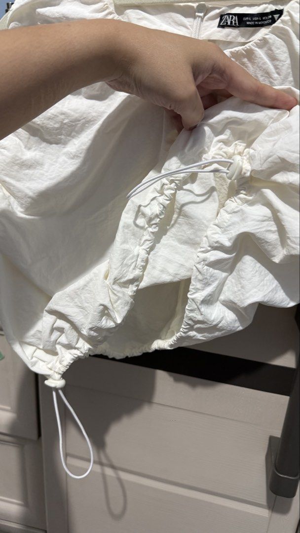 Zara Bubble Crop Top (Category: Longsleeves) located in Quezon City. Submitted by dinesaur (Listing ID 1471079441, Image 3). Description: .