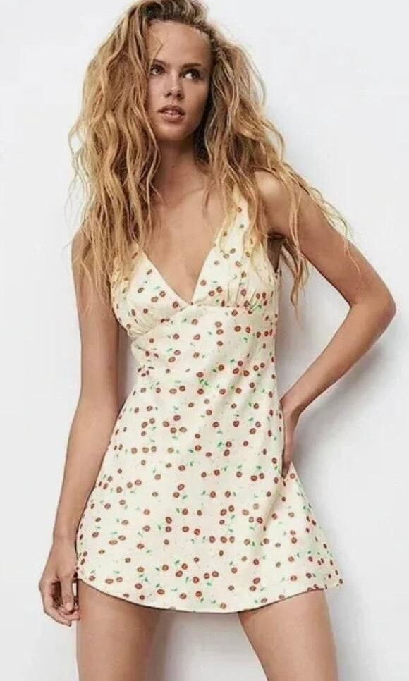 Zara cherry dress (Category: Dresses) located in San Fernando. Submitted by channel_orange (Listing ID 1471002941, Image 2). Description: .