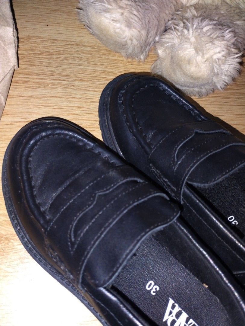 Zara Chunky Penny Loafers (Category: Babies & Kids Fashion) located in Quezon City. Submitted by shameliciousthrift (Listing ID 1470950629, Image 2). Description: Zara Chunky Penny Loafers P450 and negotiable size : 30 length: 8 ½ no box or anything shoes only! it's for kids.