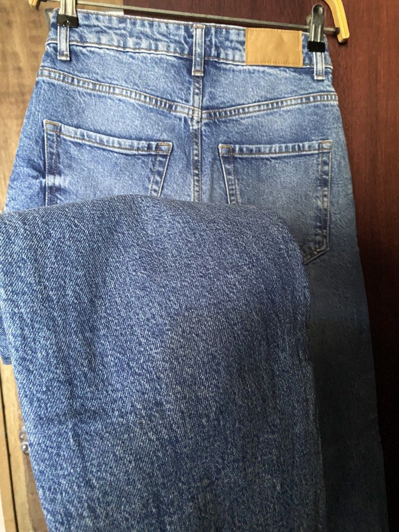 Zara Denim Jeans (Category: Jeans) located in Manila. Submitted by love_mami (Listing ID 1470993389, Image 3). Description: - Brand: Zara - Color: Classic Blue Denim - Size: EUR 36 / 26-27 waist - Fit: High waist with straight leg cut - Origin: Made in Pakistan - Condition: brandnew condi 10/10.