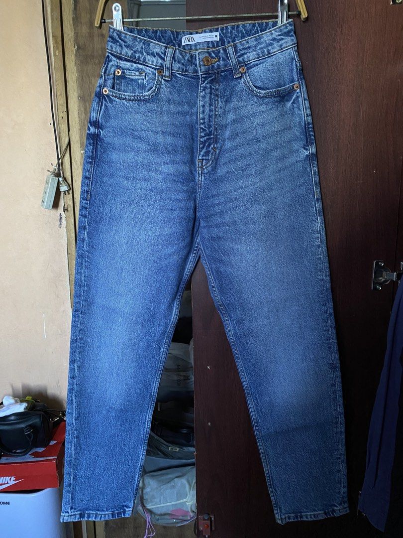 Zara Denim Jeans (Category: Jeans) located in Manila. Submitted by love_mami (Listing ID 1470993389, Image 1). Description: - Brand: Zara - Color: Classic Blue Denim - Size: EUR 36 / 26-27 waist - Fit: High waist with straight leg cut - Origin: Made in Pakistan - Condition: brandnew condi 10/10.