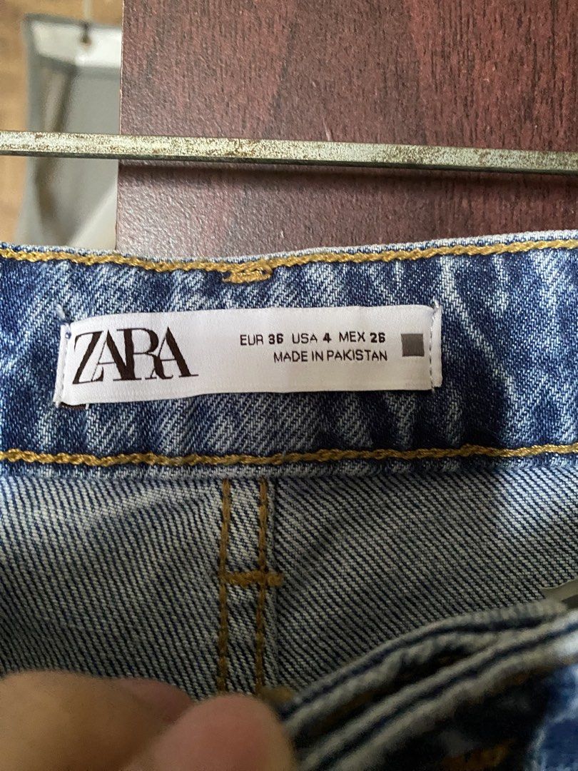 Zara Denim Jeans (Category: Jeans) located in Manila. Submitted by love_mami (Listing ID 1470993389, Image 2). Description: - Brand: Zara - Color: Classic Blue Denim - Size: EUR 36 / 26-27 waist - Fit: High waist with straight leg cut - Origin: Made in Pakistan - Condition: brandnew condi 10/10.