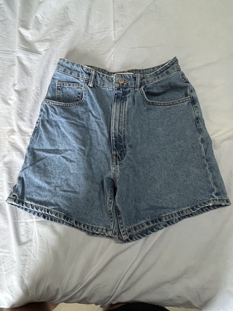 Zara Denim Shorts (Category: Shorts) located in Manila. Submitted by aaa0ki (Listing ID 1470956401, Image 1). Description: - Brand: Zara - Style: High-waisted denim shorts with classic five-pocket styling - Wash: Medium blue - Details: Button fly, metal hardware, and brown leather patch at the back waistband - Origin: Made in Bangladesh - Condition: Great wardrobe basic, perfect for warmer weather.