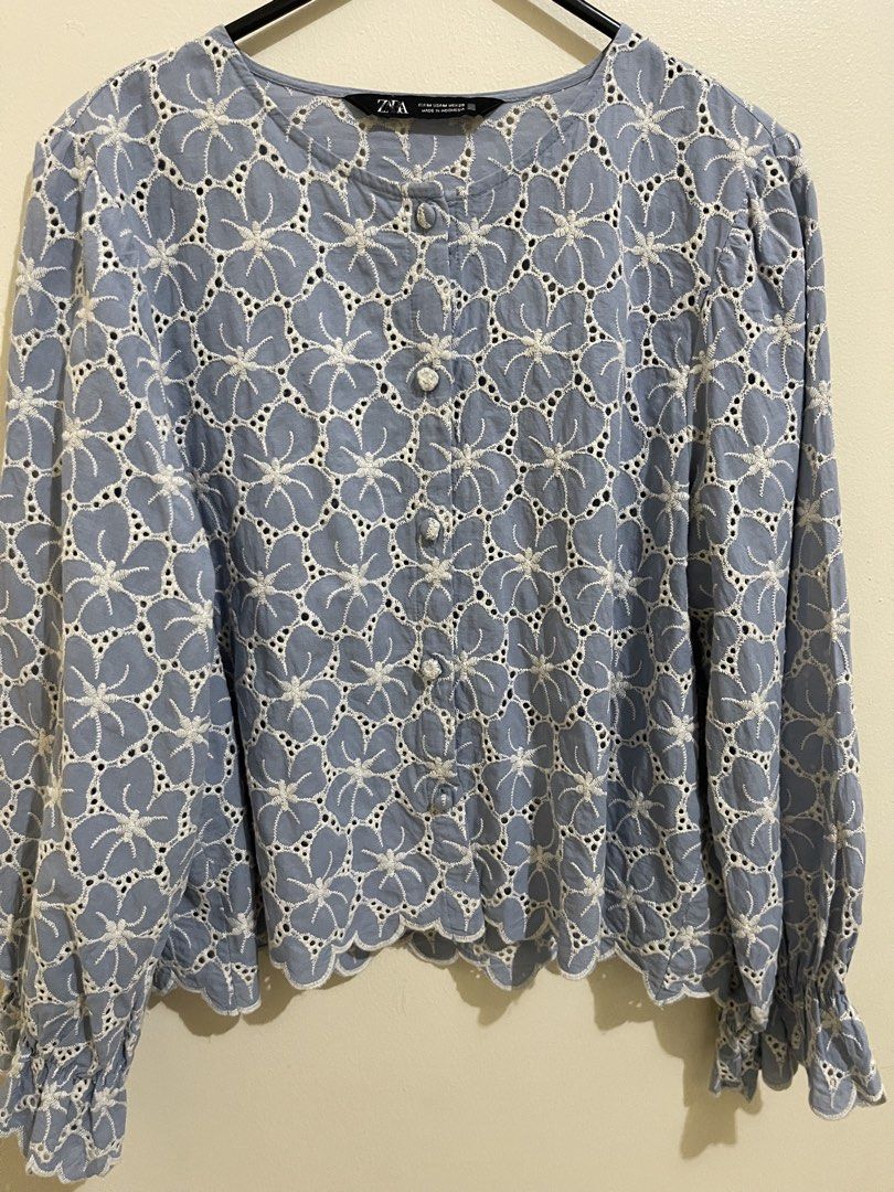 Zara Embroidered Eyelet Button Blouse (Category: Blouses) located in San Jacinto. Submitted by lovedbylou.ph (Listing ID 1471069893, Image 3). Description: •best fits medium.