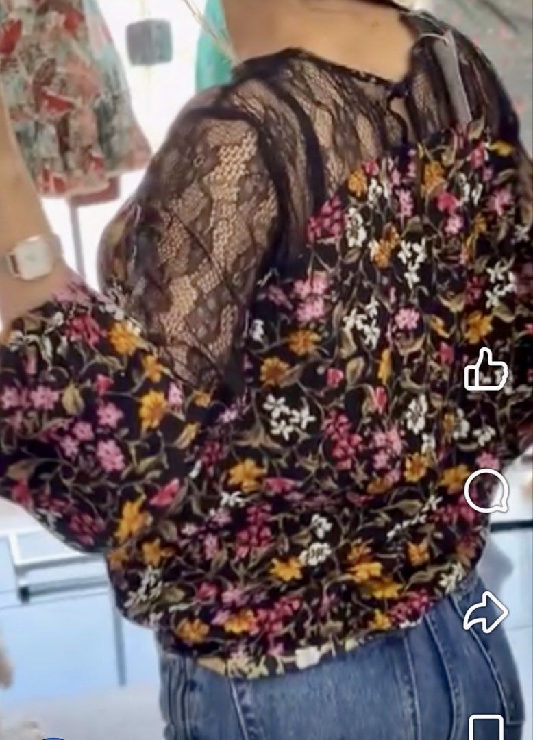 Zara Floral Top (Category: Blouses) located in Quezon City. Submitted by ysabellashoppe (Listing ID 1471041907, Image 3). Description: Like new condition Zara Floral Top, mesh shoulder. Size Medium..