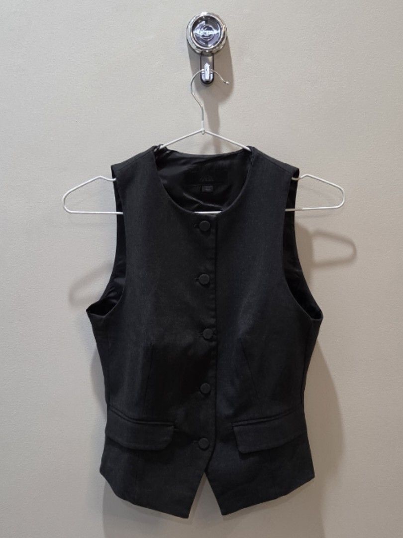 Zara Gray Vest Top (Category: Others Tops) located in Manila. Submitted by macy_clee (Listing ID 1471043588, Image 1). Description: .