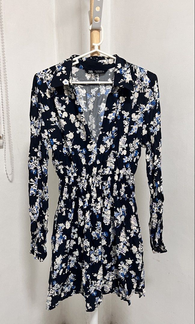 Zara Long Sleeve Dress (Category: Dresses) located in San Fernando. Submitted by declutteringyishi (Listing ID 1471081150, Image 1). Description: .