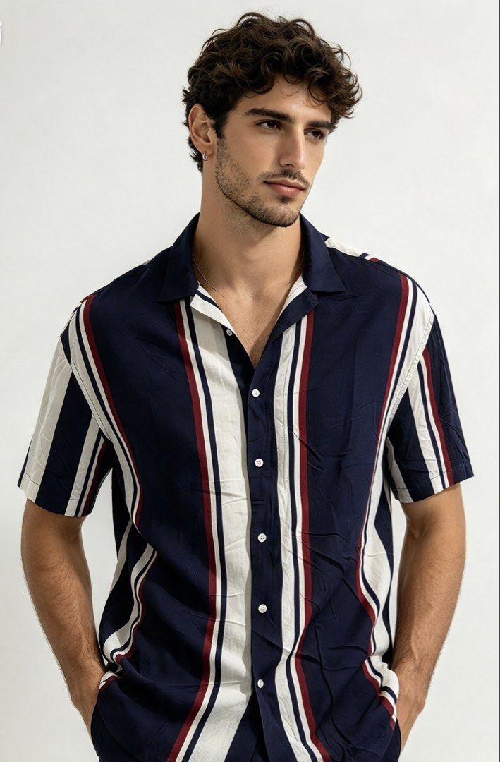 ZARA MAN (Category: Tshirts & Polo Shirts ) located in Davao. Submitted by sart0ria85 (Listing ID 1471083520, Image 2). Description: Zara short sleeve shirt in a relaxed fit. Navy blue base with bold vertical stripes in white and red. Open collar design and front button closure. Made from 100% VISCOSE. MADE IN MOROCCO 🇲🇦 SMALL. Size for men. VERY GOOD CONDITION (88/100).