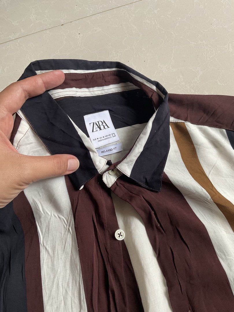 ZARA Men’s Vertical Striped Long-Sleeve Button-Down Shirt (Category: Tshirts & Polo Shirts ) located in Cabanatuan. Submitted by dindin_7 (Listing ID 1471065109, Image 3). Description: ZARA Men’s Vertical Striped Long-Sleeve Button-Down Shirt Brand: Zara Fit: Relaxed Fit (Comfortable and stylish) Design: Multi-color vertical stripes (Black, White, Brown, Maroon) Condition: Excellent / Pre-loved (Smooth fabric, ready to wear).