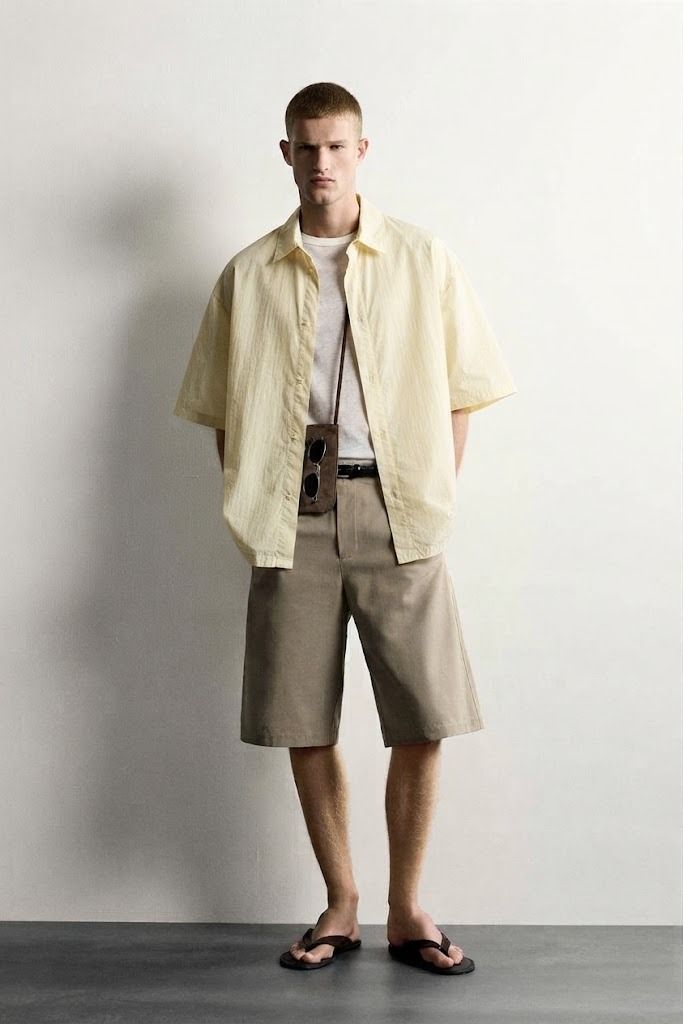 Zara Oversized SS Shirt L/XL (Category: Tshirts & Polo Shirts ) located in Antipolo. Submitted by bentakahitanoano (Listing ID 1471070038, Image 1). Description: Still in good condition Size M fits L/XL Oversized 100% polyamide - lightweight material Pit to pit 26 Length 29.