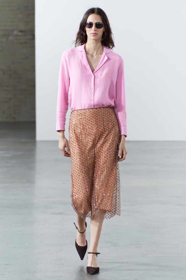 Zara Pink Longsleeves Size Medium (Category: Longsleeves) located in Quezon City. Submitted by cabs. (Listing ID 1470957379, Image 3). Description: Cut neck tag Size Medium on washtag.