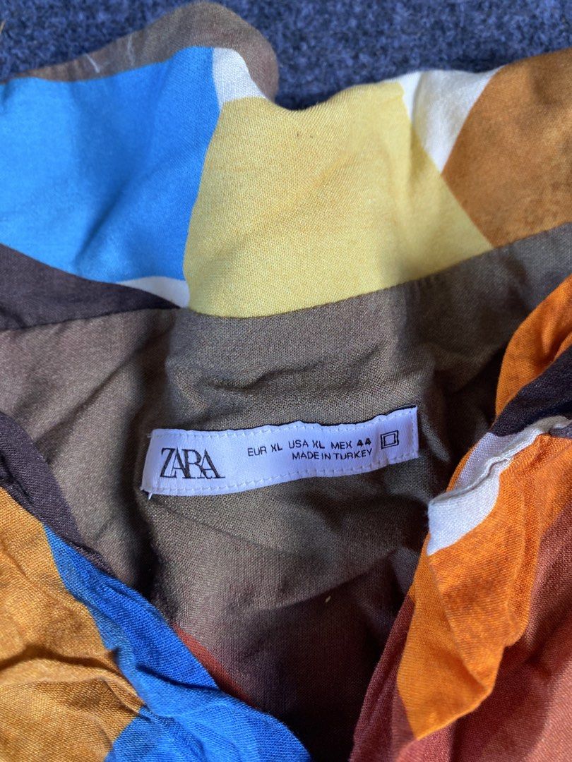Zara Polo Botton Down Abstract Design (Category: Tshirts & Polo Shirts ) located in Manila. Submitted by online_selector (Listing ID 1470947656, Image 3). Description: .