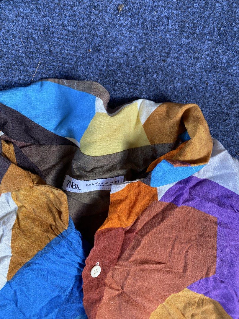Zara Polo Botton Down Abstract Design (Category: Tshirts & Polo Shirts ) located in Manila. Submitted by online_selector (Listing ID 1470947656, Image 2). Description: .