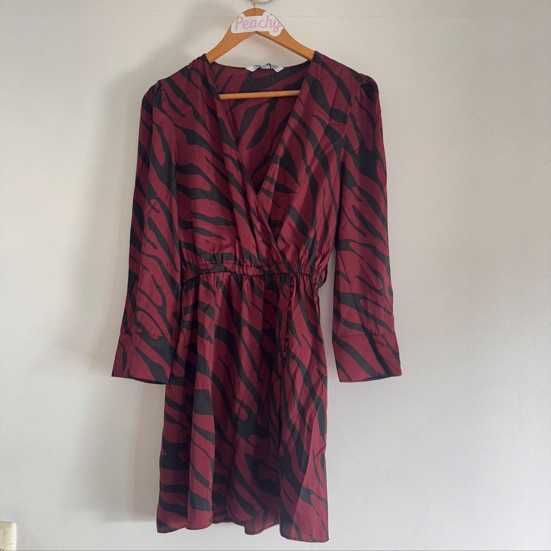 Zara red dress (Category: Dresses) located in Manila. Submitted by apparella.ph (Listing ID 1470933831, Image 1). Description: Super pretty 10/10 condition Burgundy color Bust:42 Waist:25-36( super garterized ) Length.36 42-36(super garterized).