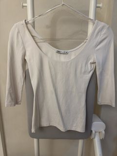 (Category: ) located in . Submitted by clearingcloset_ (Listing ID 1471074460, Image 1). Description: .