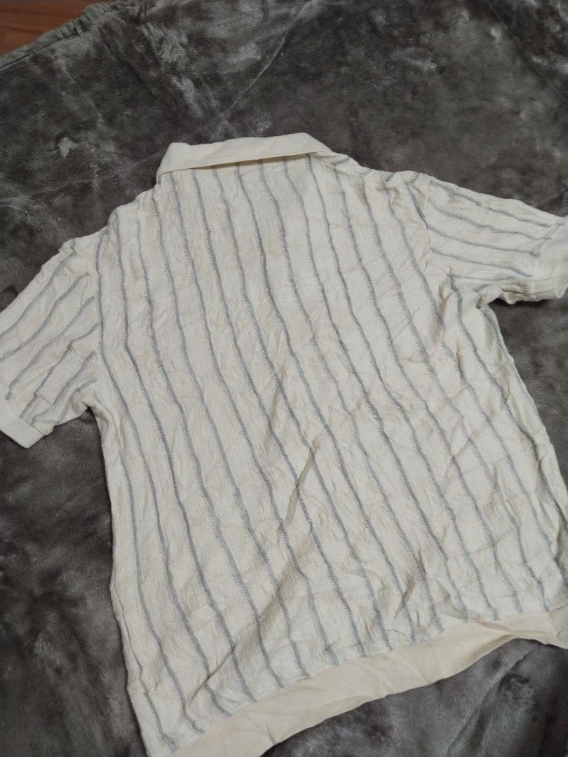 Zara Textured Striped Polo — Size L (Category: Tshirts & Polo Shirts ) located in Mabalacat. Submitted by al_amin_thrift (Listing ID 1471065296, Image 3). Description: Zara Textured Striped Polo — Size L 25*21 ✔️ Authentic Zara ✔️ Cream/off-white base with soft grey vertical stripes ✔️ Unique textured fabric — lightweight & breathable ✔️ Open collar design ✔️ Made in Turkey ✔️ Good pre-loved condition ✔️ ⚠️ Note: Item may appear brighter in photo