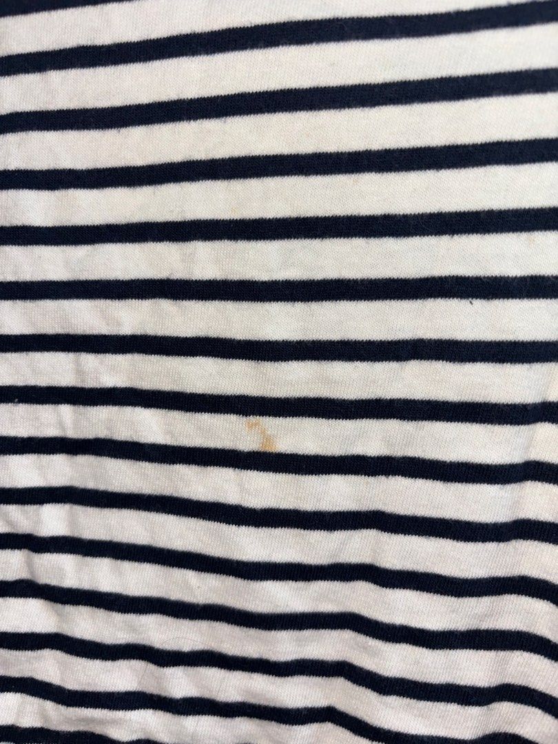 Zara Top (Category: Blouses) located in Bacoor. Submitted by ynnasdrawer (Listing ID 1471045098, Image 2). Description: - has stains (not visible when far) - so cute - comfy - xs to s (m on tag) - rfs: decluttering .