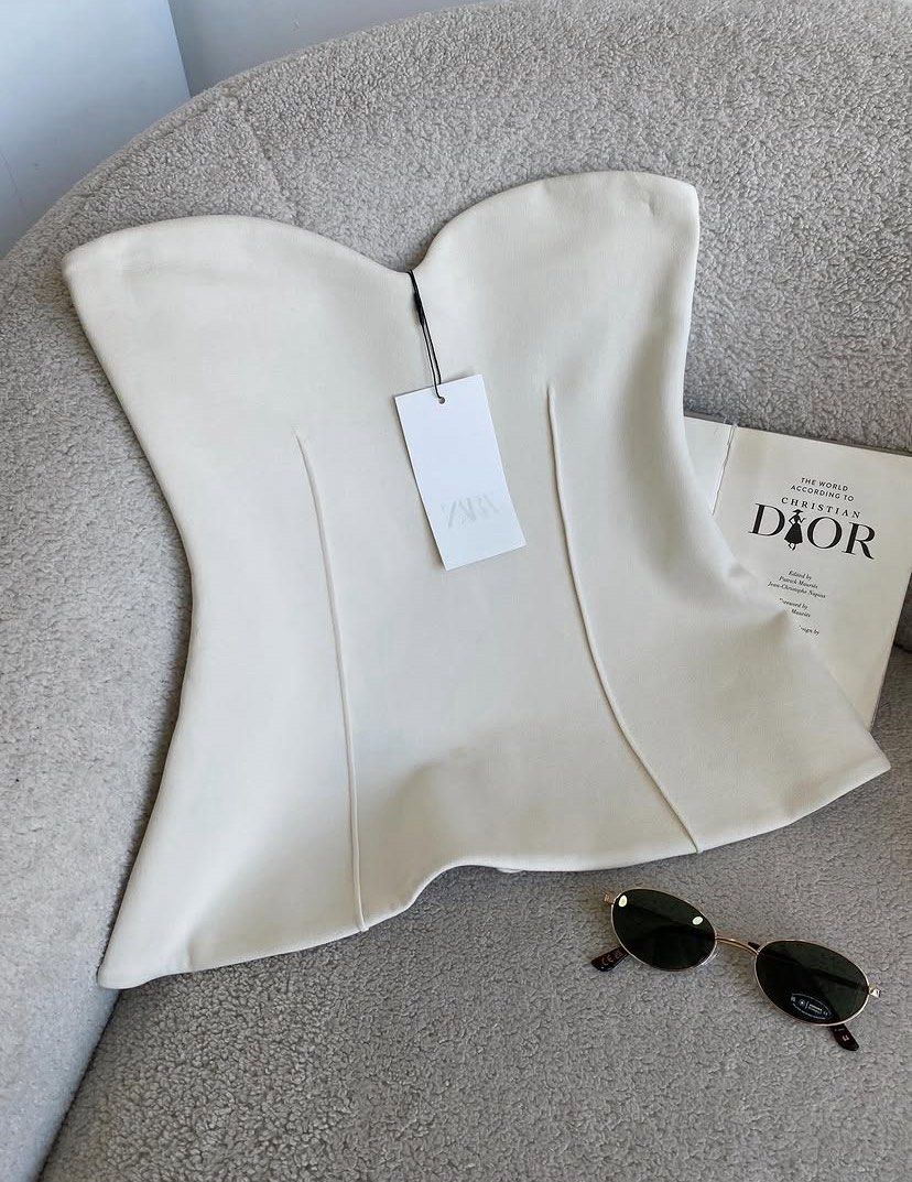 ZARA TUBE TOP (Category: Sleeveless) located in Dumaguete. Submitted by louisee.748 (Listing ID 1470994389, Image 1). Description: Brandnew ZARA TUBE TOP size: xs-small.