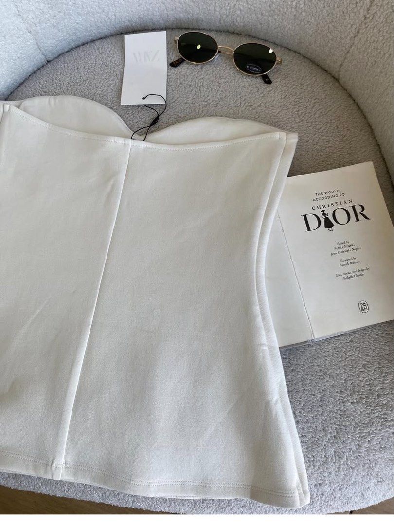 ZARA TUBE TOP (Category: Sleeveless) located in Dumaguete. Submitted by louisee.748 (Listing ID 1470994389, Image 2). Description: Brandnew ZARA TUBE TOP size: xs-small.