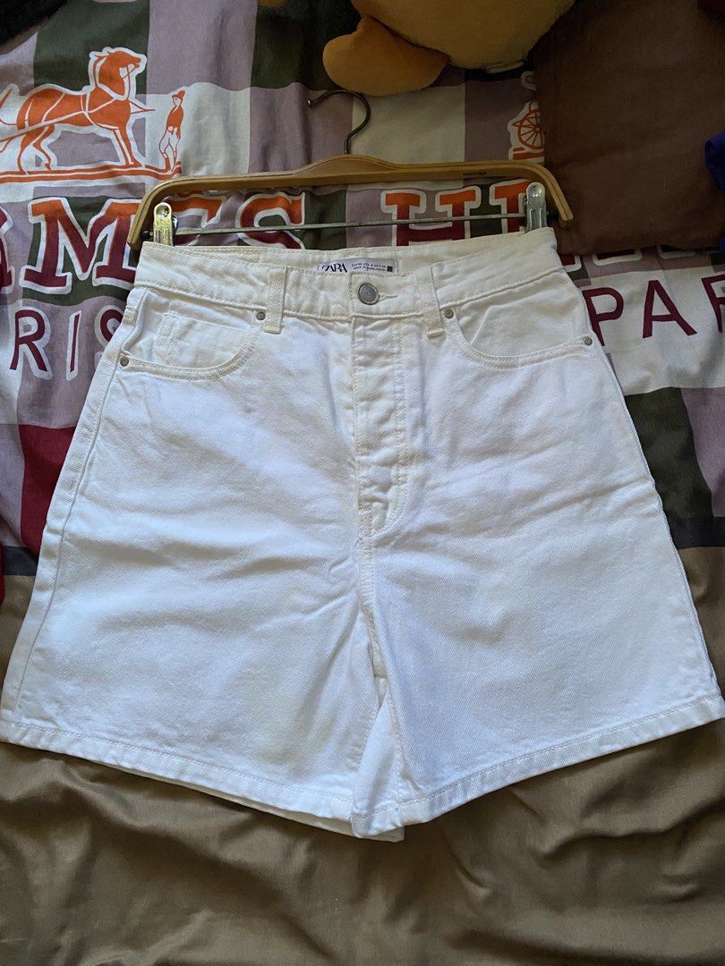 Zara White Denim Bermuda (Category: Shorts) located in Manila. Submitted by love_mami (Listing ID 1470986212, Image 1). Description: - Brand: Zara - Size: EUR 36 / 26 waistline - Material: Denim bermuda - Origin: Made in Bangladesh - Condition: 10/10 needs wash lang.