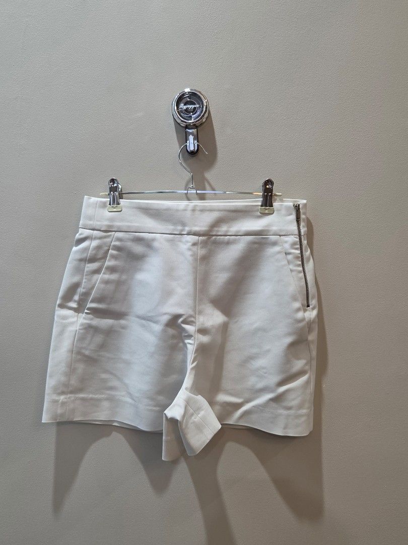 Zara White High Waisted Shorts (Category: Shorts) located in Manila. Submitted by macy_clee (Listing ID 1471043592, Image 1). Description: .