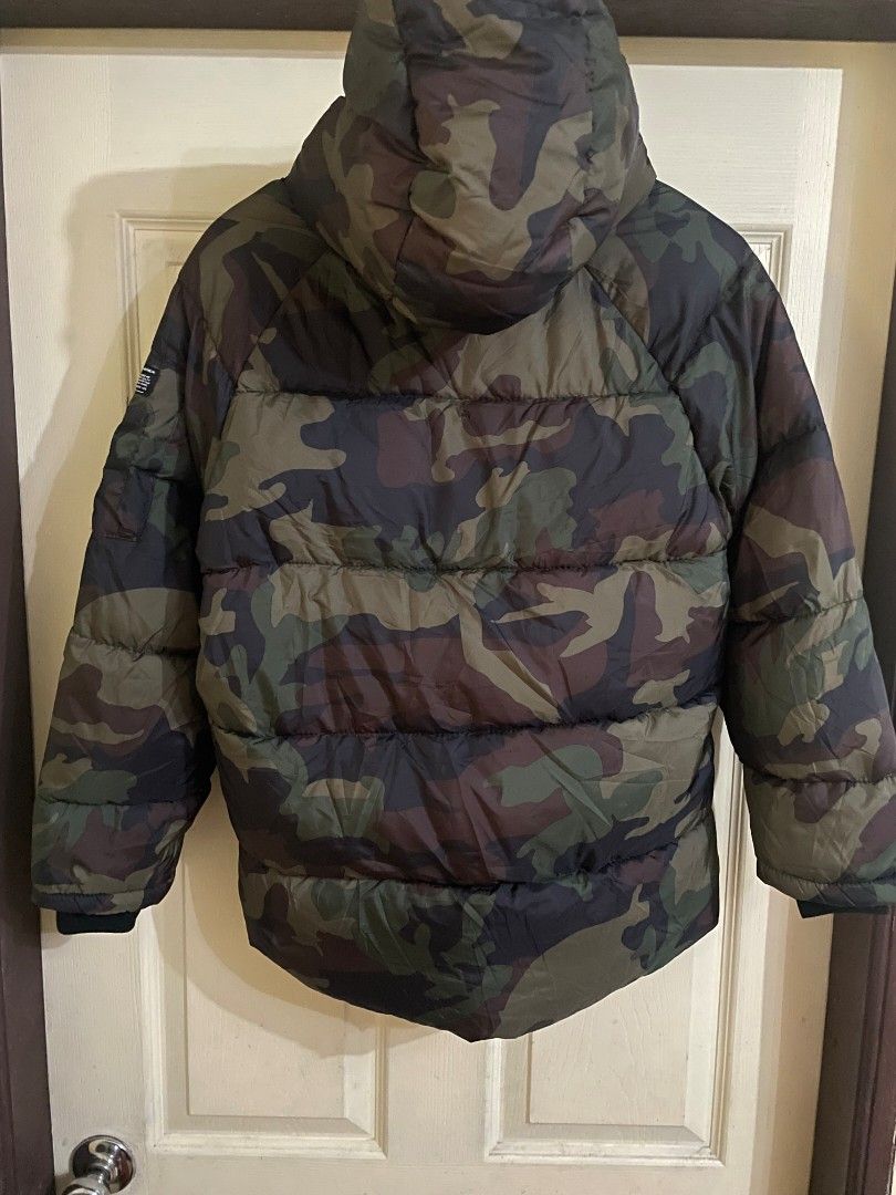 "Zara"Camo Winter Puffer Jacket (Category: Coats, Jackets and Outerwear) located in Munoz. Submitted by aj_findss (Listing ID 1471102998, Image 2). Description: As New Condition Color Rate 10 out of 10 Guaranteed Authentic/OG 💯 Measurements (inches) – Width ‘21 – Length ‘27 Shipping through J&T / LBC Shipping fee not included Mode of payment 💳 - Gcash Kindly Message me for inquiries 📲💞 .