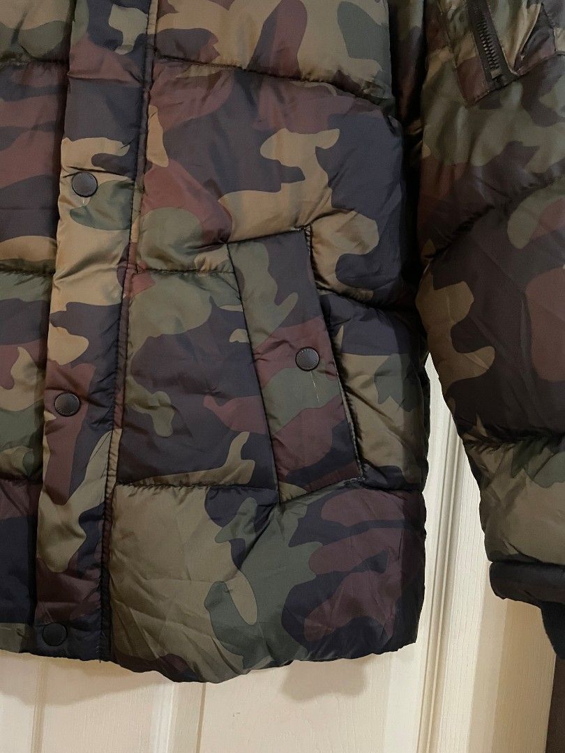 "Zara"Camo Winter Puffer Jacket (Category: Coats, Jackets and Outerwear) located in Munoz. Submitted by aj_findss (Listing ID 1471102998, Image 3). Description: As New Condition Color Rate 10 out of 10 Guaranteed Authentic/OG 💯 Measurements (inches) – Width ‘21 – Length ‘27 Shipping through J&T / LBC Shipping fee not included Mode of payment 💳 - Gcash Kindly Message me for inquiries 📲💞 .