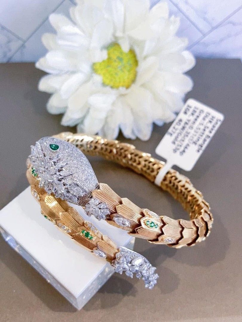 18k HongKong setting gold diamond serpenti bangle (Category: Bracelets) located in Manila. Submitted by bhelgoldseller2ndaccount (Listing ID 1465610316, Image 2). Description: New!!✨New!!✨New!! 18k HongKong setting Gold 15,000/g 💯pawnable/naisasanla 💯with high appraisal rate 💯good investment 💯Direct supplier price 👉OPEN for resellers 🌺please take time to evaluate their actual sizes and grams 👉Best panggift for all occasions ✅ Sold per gram