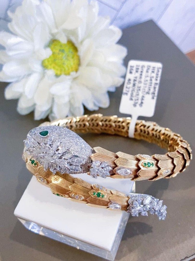 18k HongKong setting gold diamond serpenti bangle (Category: Bracelets) located in Manila. Submitted by bhelgoldseller2ndaccount (Listing ID 1465610316, Image 3). Description: New!!✨New!!✨New!! 18k HongKong setting Gold 15,000/g 💯pawnable/naisasanla 💯with high appraisal rate 💯good investment 💯Direct supplier price 👉OPEN for resellers 🌺please take time to evaluate their actual sizes and grams 👉Best panggift for all occasions ✅ Sold per gram