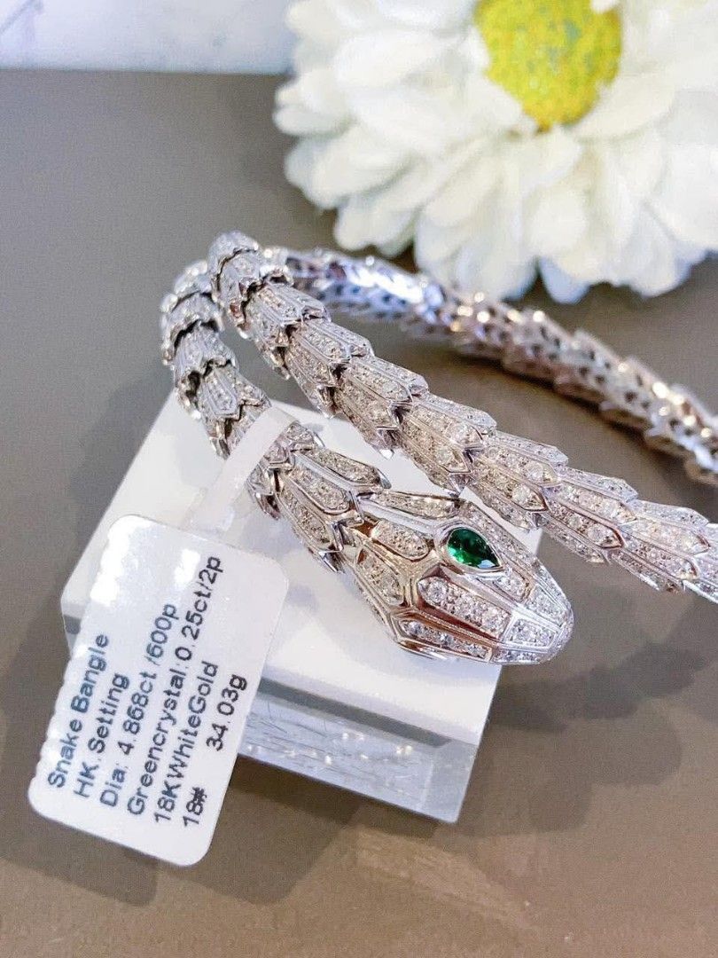 18k HongKong setting whitegold snake diamond bangle (Category: Bracelets) located in Manila. Submitted by bhelgoldseller2ndaccount (Listing ID 1465590845, Image 3). Description: New!!✨New!!✨New!! 18k HongKong setting Gold 13,300/g 💯pawnable/naisasanla 💯with high appraisal rate 💯good investment 💯Direct supplier price 👉OPEN for resellers 🌺please take time to evaluate their actual sizes and grams 👉Best panggift for all occasions ✅ Sold per gr