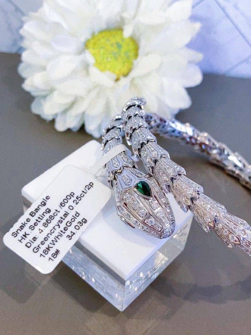 18k HongKong setting whitegold snake diamond bangle (Category: Bracelets) located in Manila. Submitted by bhelgoldseller2ndaccount (Listing ID 1465590845, Image 2). Description: New!!✨New!!✨New!! 18k HongKong setting Gold 13,300/g 💯pawnable/naisasanla 💯with high appraisal rate 💯good investment 💯Direct supplier price 👉OPEN for resellers 🌺please take time to evaluate their actual sizes and grams 👉Best panggift for all occasions ✅ Sold per gr