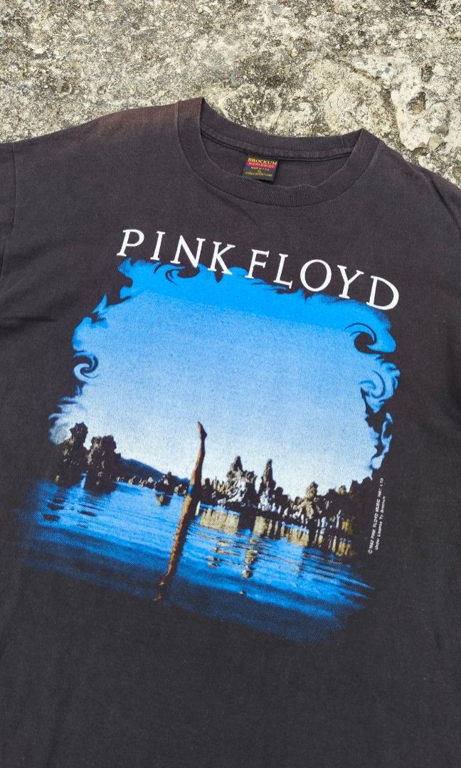 ©1992 PINK FLOYD wish you were here (Category: Tshirts & Polo Shirts ) located in Mati. Submitted by gsthrift (Listing ID 1465668652, Image 3). Description: XL on tag Length 30 Width 23.5 issue: faded sa upper shoulder at maliit na pinhole sa lower part.