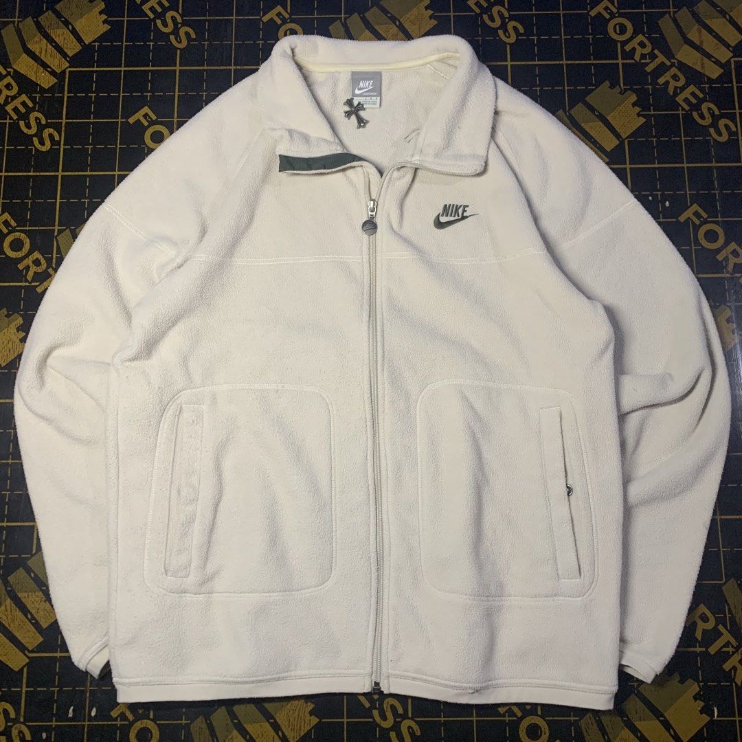 2000’s Nike Fleece (Category: Coats, Jackets and Outerwear) located in Manila. Submitted by vanmeds (Listing ID 1465717507, Image 2). Description: 2000’s Nike Fleece (Cream & Matcha) large on tag good condition 21.5 width 27.5 length 📍Manila.