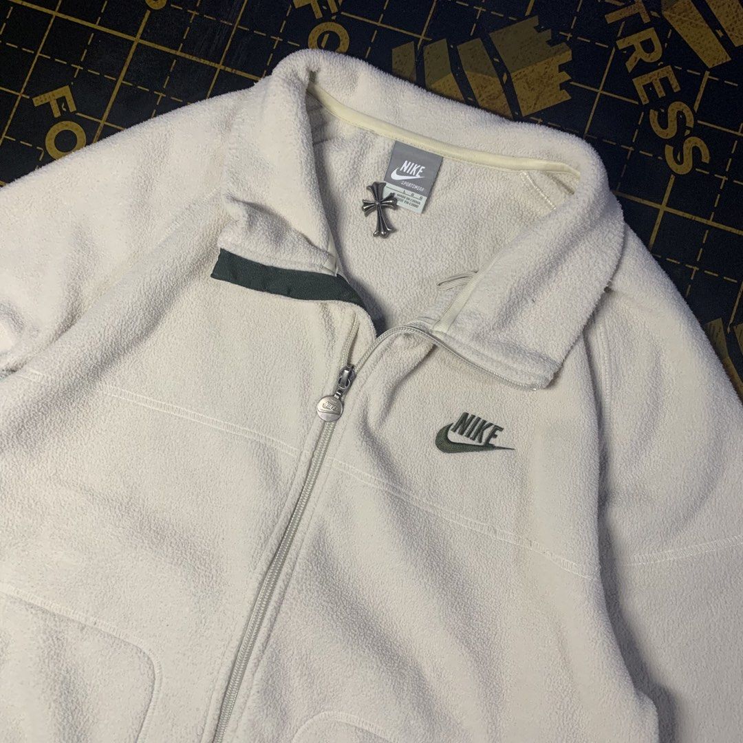 2000’s Nike Fleece (Category: Coats, Jackets and Outerwear) located in Manila. Submitted by vanmeds (Listing ID 1465717507, Image 1). Description: 2000’s Nike Fleece (Cream & Matcha) large on tag good condition 21.5 width 27.5 length 📍Manila.