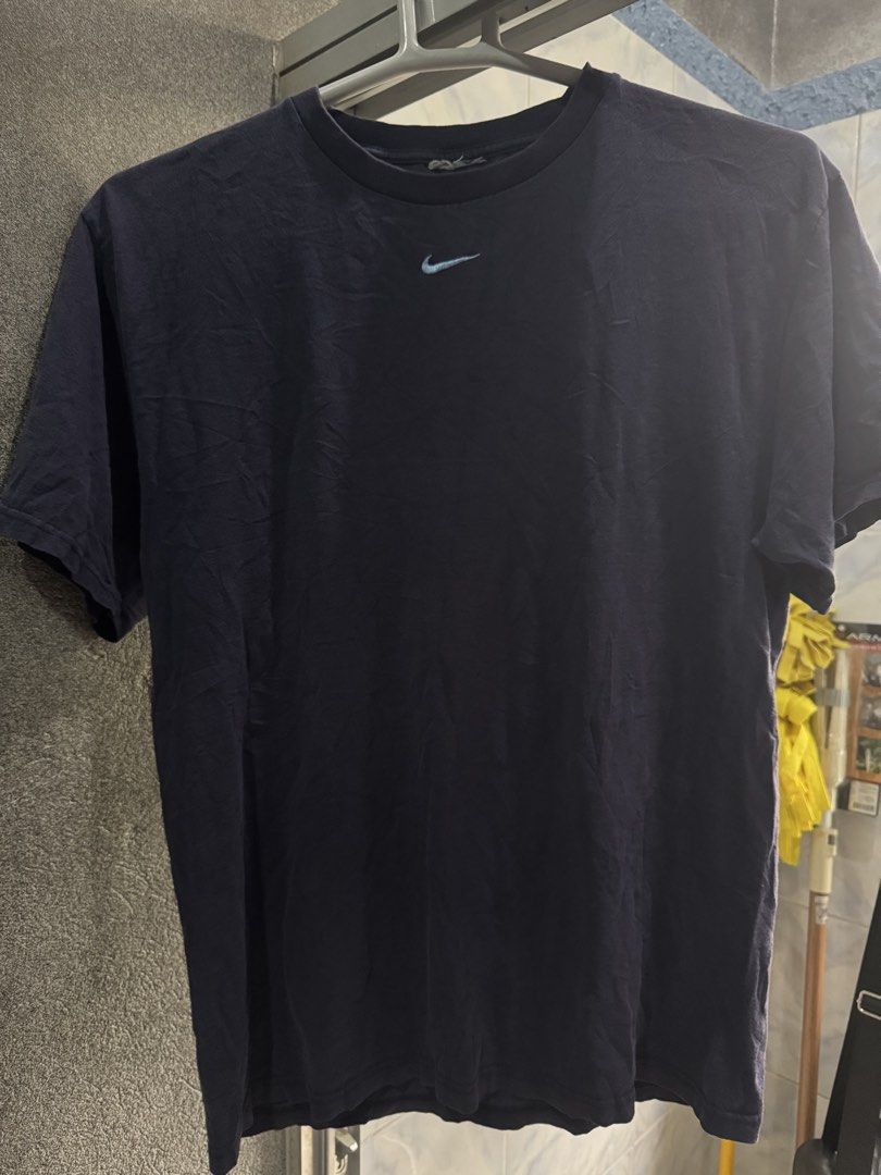 2000s Embroidered Nike Mid Swoosh Tee (Category: Tshirts & Polo Shirts ) located in Dumaguete. Submitted by neeks.vtg (Listing ID 1465629502, Image 1). Description: .